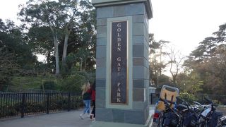 歩いて行きました