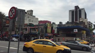 徒歩８分くらいで寧夏夜市です