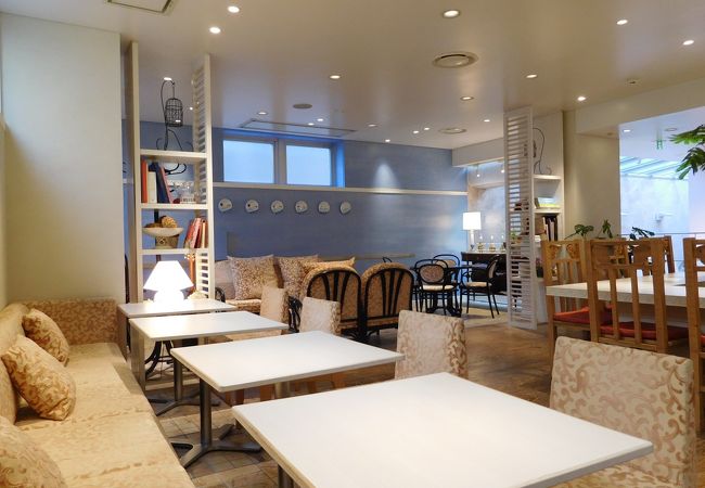 ゆったりとした雰囲気のカフェ