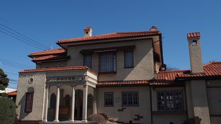 スパニッシュ風倶楽部建築