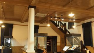 ピンク色の外壁がかわいらしい