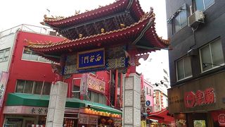 門をくぐると中華街メインストリート