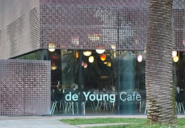 デ ヤング カフェ