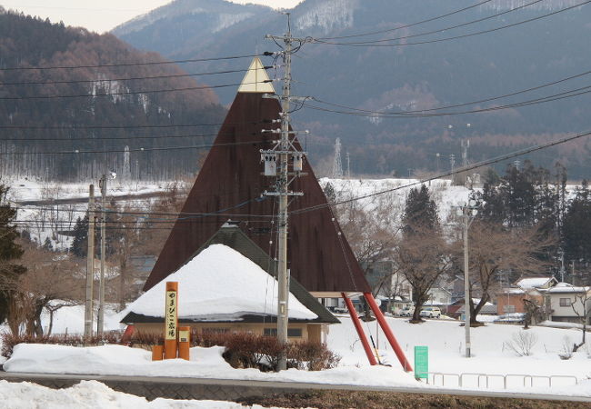 冬季は雪で覆われています