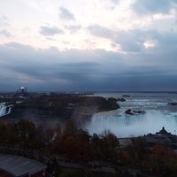 １４階からの展望・アメリカ滝と虹が架かったカナダ滝