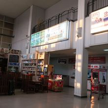 ターミナルビル内部