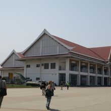 歩いてターミナルビルまで向かうことが多い