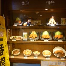 カツが入る色んな料理が集まる