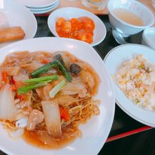 選べる麺とごはんのセット1,200円。