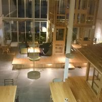 共有スペースの上が吹き抜けになっています