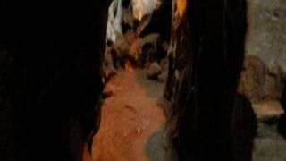 乾期だと鍾乳洞も乾いてる