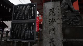 ちょっと伊藤忠太を思わせる