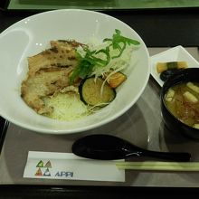 安比高原 匠のプライムポークの炙り焼き丼（1400円）