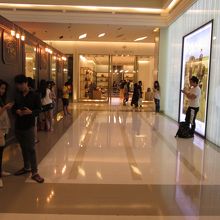 サヤーム パラゴン