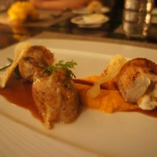 メインはトリュフソースのかかった胸肉