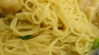 ぷりぷりのエビわんたん