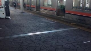 慣れないと迷います。