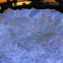 すり鉢状の長崎市内と爆心地