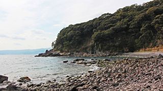 隠れ家的海岸へ／磯遊びには面白そうな番場浦海岸