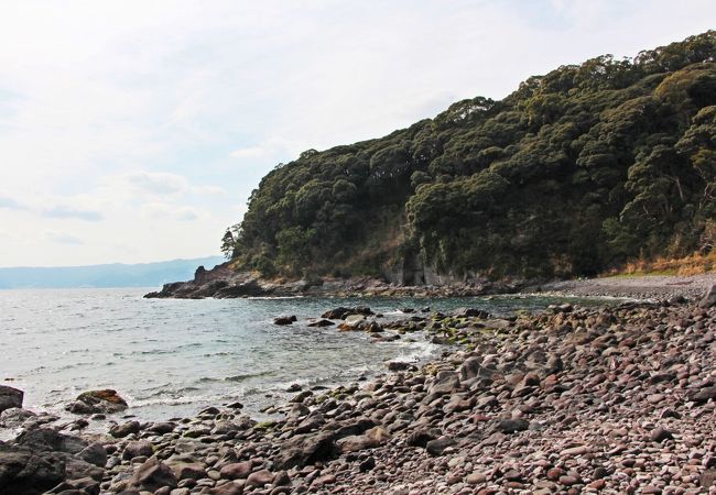 隠れ家的海岸へ／磯遊びには面白そうな番場浦海岸