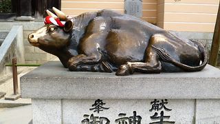 太宰府天満宮ですね、゛御神牛`が数多くあるは(*_*)