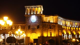 共和国広場に面して