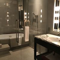 ゆったりとしたバスルーム