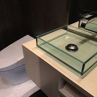 おしゃれなトイレ。センサーで開閉