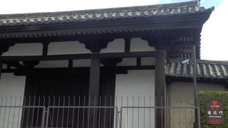 東寺(教王護国寺)の門の一つ