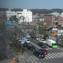 共用ルームからの眺望。若宮大路の入口直ぐです