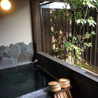 4つある貸切風呂の１つ、半露天風呂です。