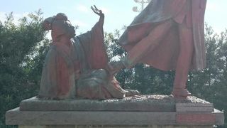 花火も観光も充実のビーチ