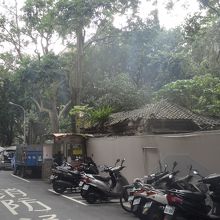 斎東公園向かいに残る日本家屋