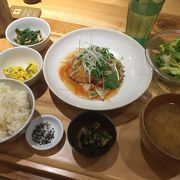 メニュー豊富な定食屋さん