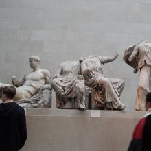 本来ならパルテノン神殿にあったものらしい