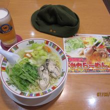 牡蠣ラーメンとビール