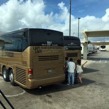 空港出たらリムジンバス乗り場すぐです