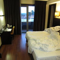 ツインルームはまあまあの広さ