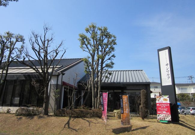 パン食べ放題のサンマルク　中でも多摩南野店は個室があるのが嬉しいです