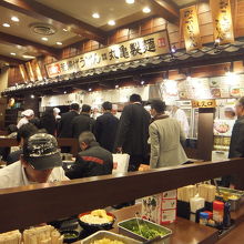 いつもこのくらいは並びますが大丈夫です。