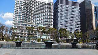 近代的な噴水公園