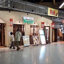 目立つので、待ち合わせに便利です。