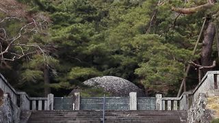 昭和天皇、大正天皇の御陵は巨大な古墳です