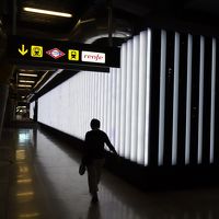 空港の１階にあります