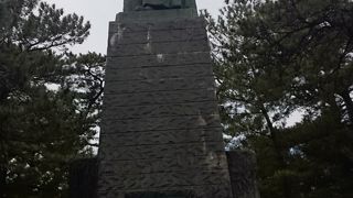 桂浜にあり、太平洋をのぞむ