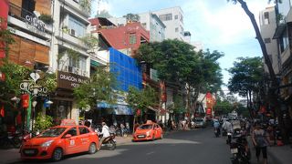 バックパッカー向けの通り