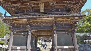 本殿は男体山と女体山の頂上にあります