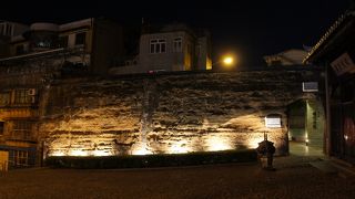 450年前に築かれたポルトガル人を守るための城壁跡