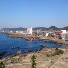 見下ろす野島崎の海岸線