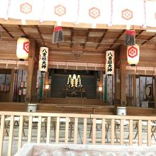 八重垣神社、拝殿内部の様子。
